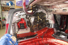 shumoizolyatsiya-Jaguar-Xe-12