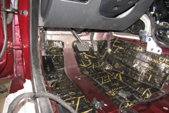 shumoizolyatsiya-Jaguar-Xe-22