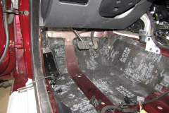 shumoizolyatsiya-Jaguar-Xe-31