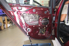 shumoizolyatsiya-Jaguar-Xe-6