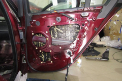 shumoizolyatsiya-Jaguar-Xe-8