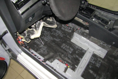 shumoizolyatsiya-Volkswagen-Passat-CC-26