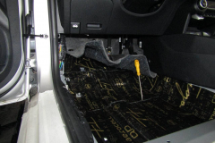 shumoizolyatsiya-Kia-Rio-X-Line-9