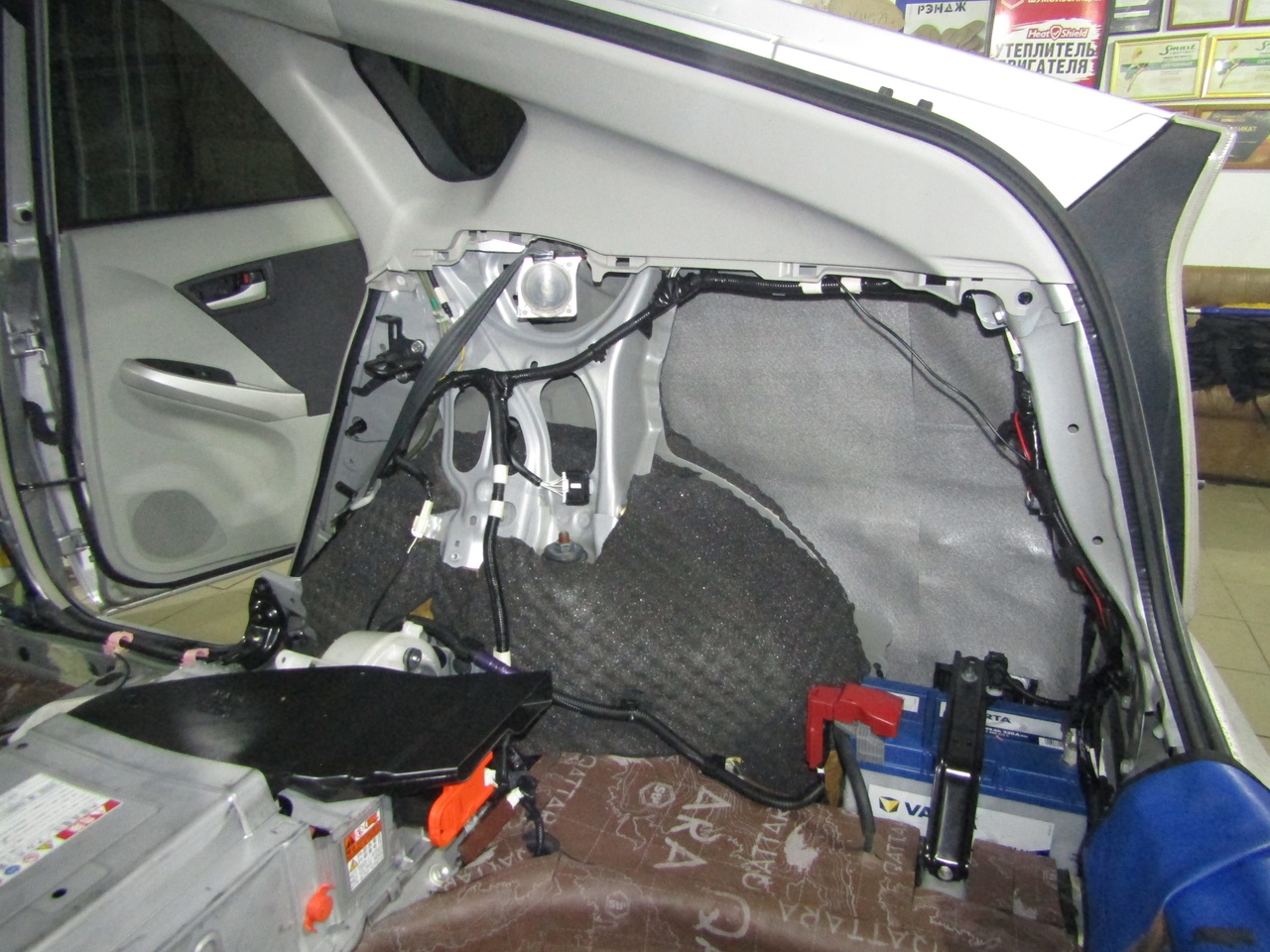 Шумоизоляция Toyota Prius Xw30 Stop Shum