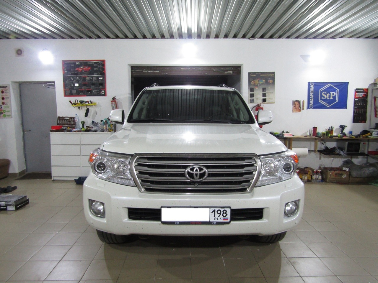 Шумоизоляция Toyota Land Cruiser 200 Stop Shum