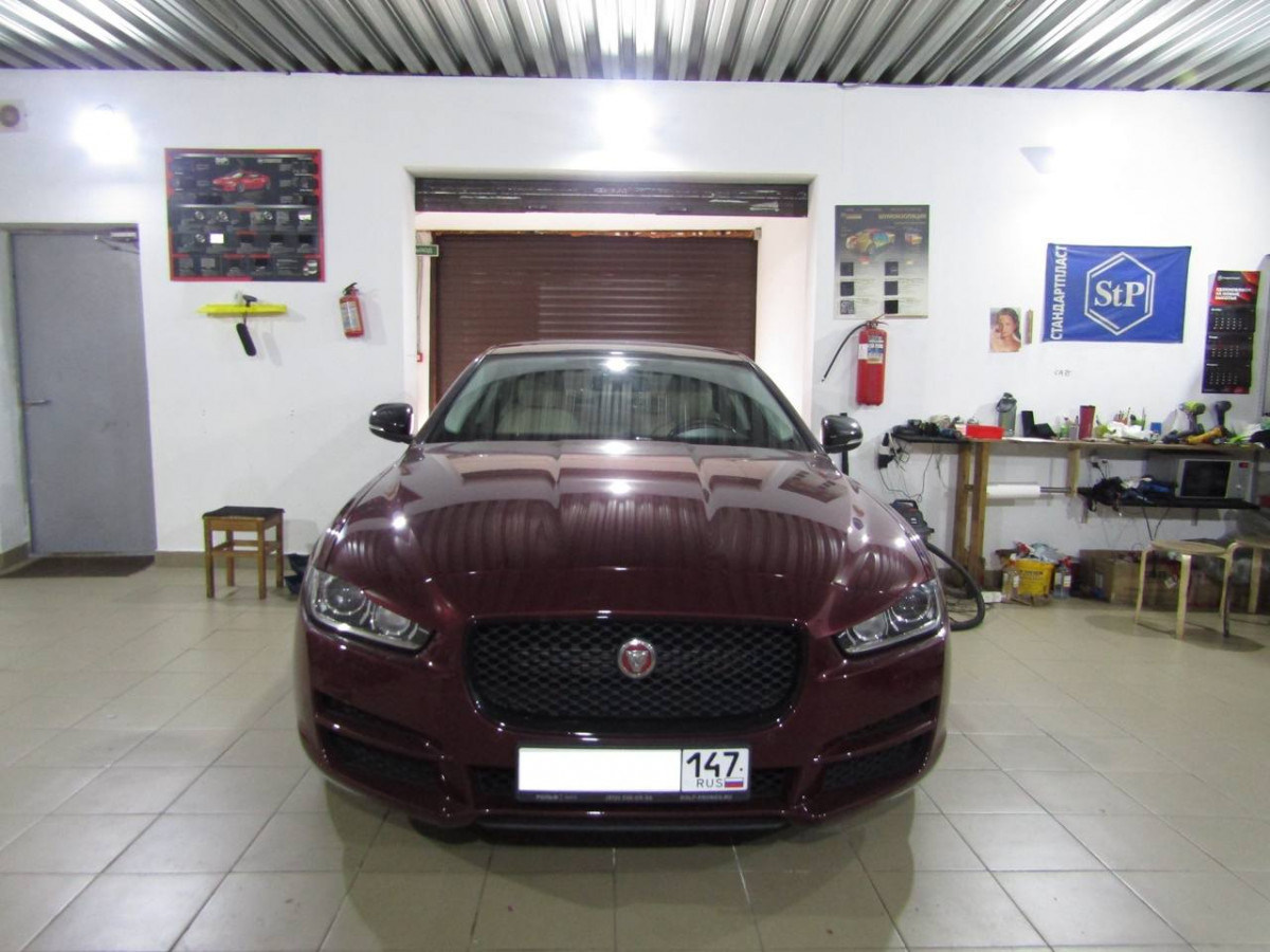 Jaguar XE