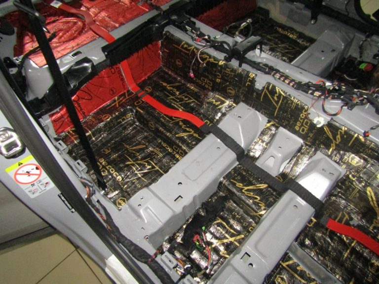 Шумоизоляция Audi Q5 L Stop Shum