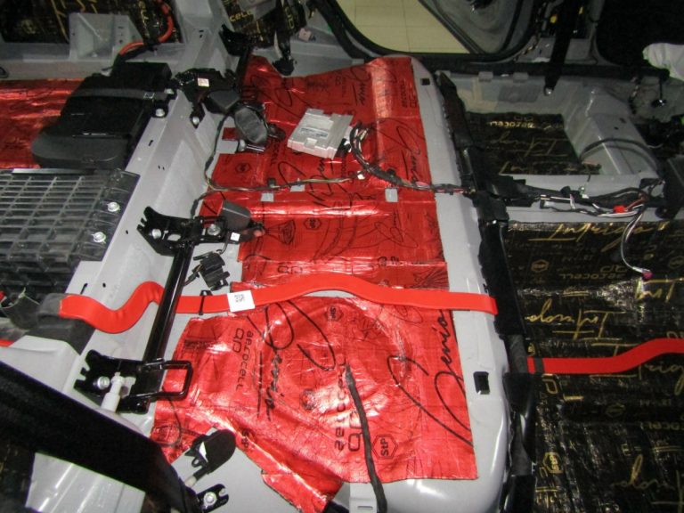 Шумоизоляция Audi Q5 L Stop Shum