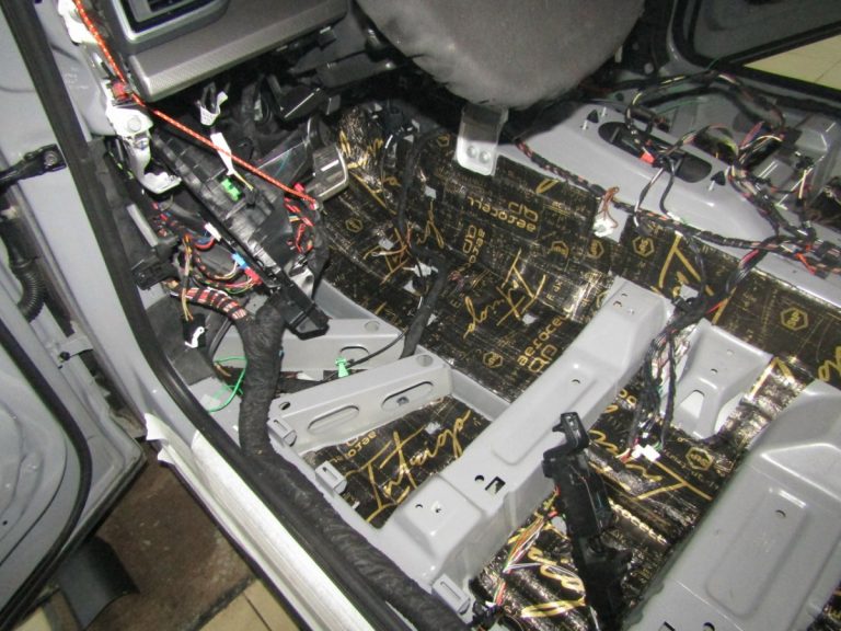 Шумоизоляция Audi Q5 L Stop Shum