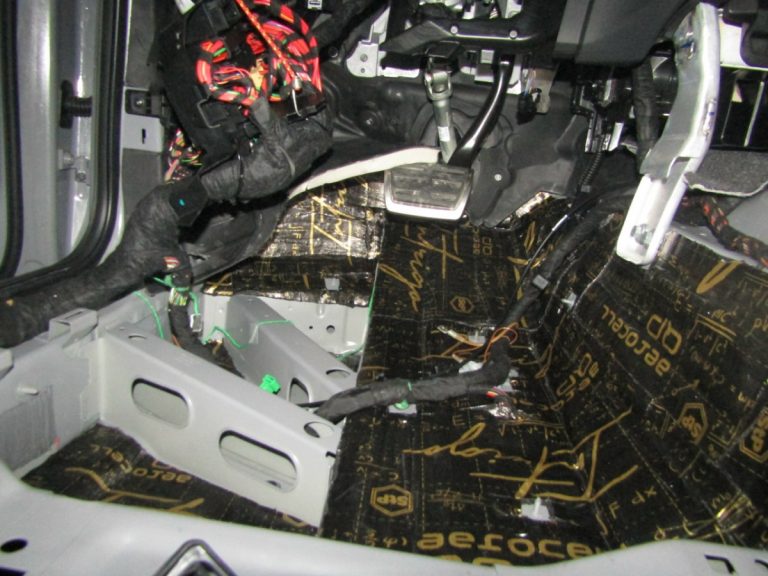 Шумоизоляция Audi Q5 L Stop Shum