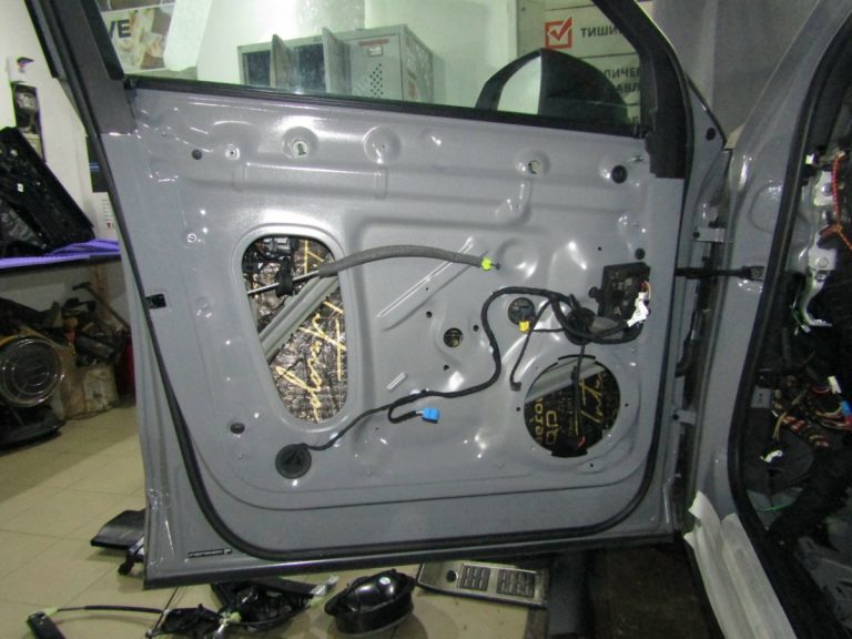 Шумоизоляция Audi Q5 L Stop Shum