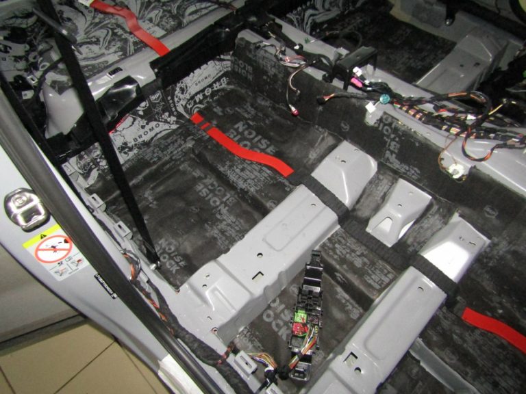 Шумоизоляция Audi Q5 L Stop Shum