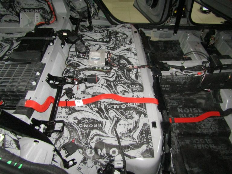 Шумоизоляция Audi Q5 L Stop Shum