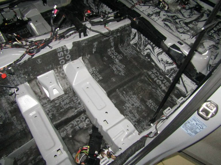 Шумоизоляция Audi Q5 L Stop Shum