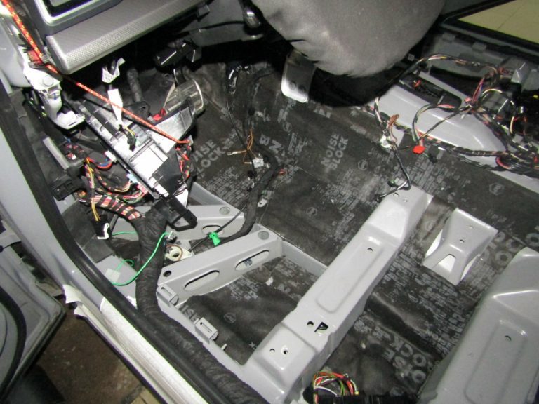 Шумоизоляция Audi Q5 L Stop Shum