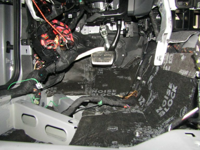 Шумоизоляция Audi Q5 L Stop Shum