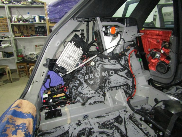 Шумоизоляция Audi Q5 L Stop Shum