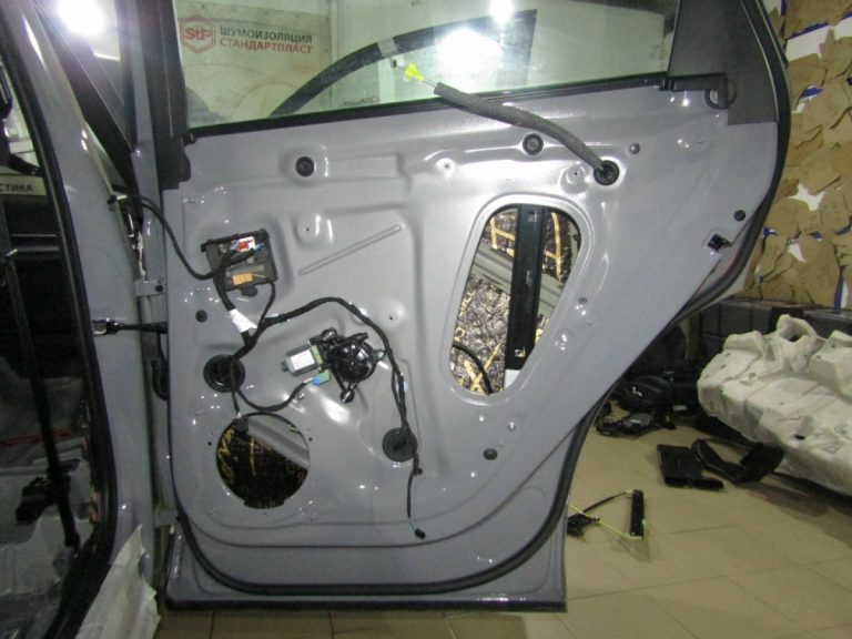 Шумоизоляция Audi Q5 L Stop Shum