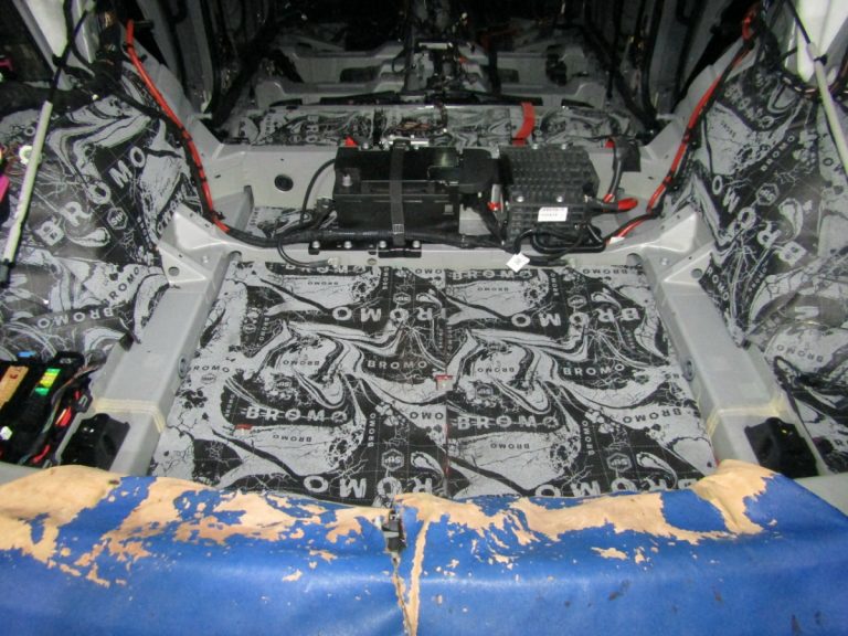 Шумоизоляция Audi Q5 L Stop Shum