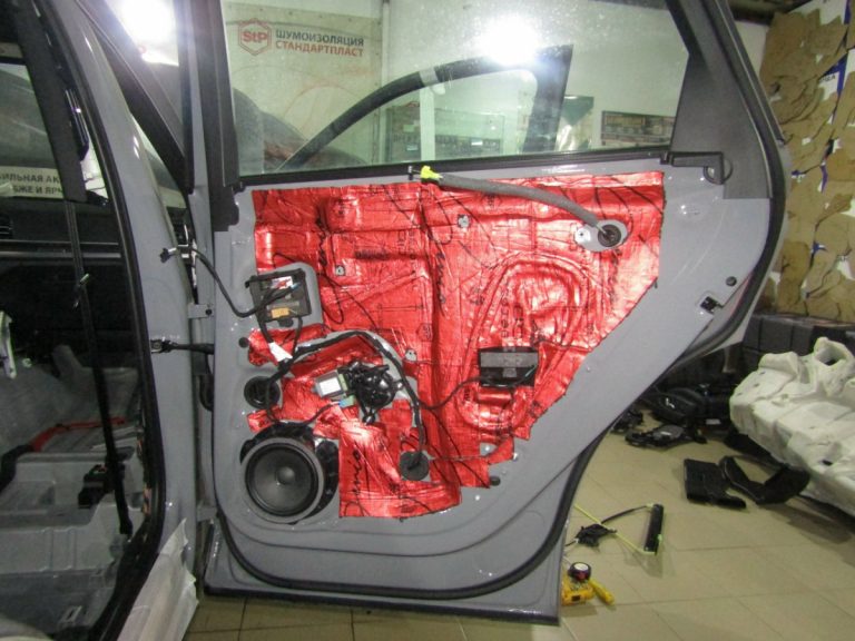 Шумоизоляция Audi Q5 L Stop Shum