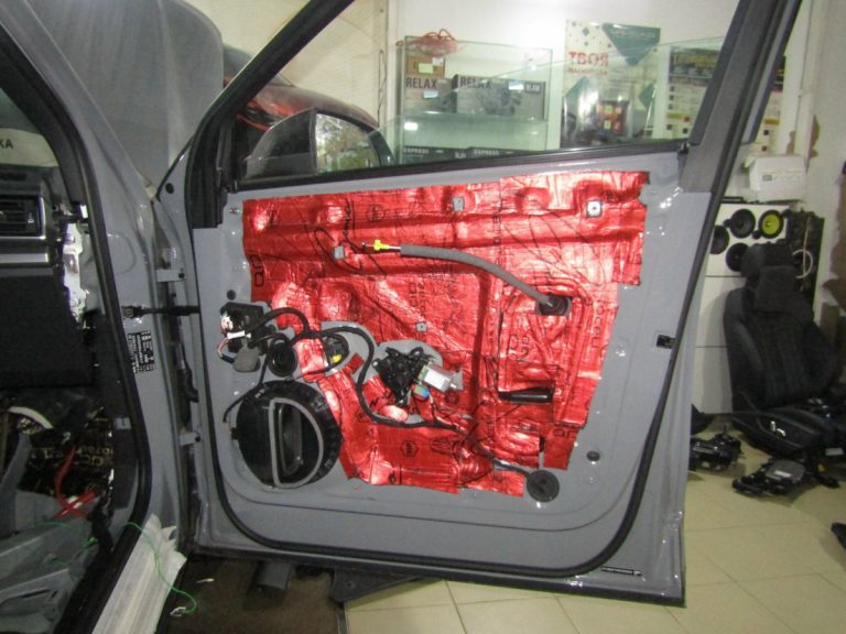 Шумоизоляция Audi Q5 L Stop Shum