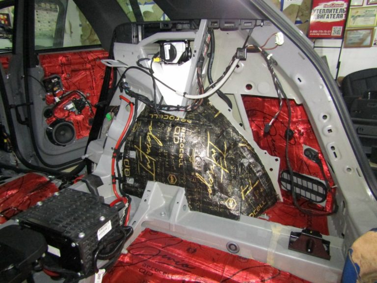 Шумоизоляция Audi Q5 L Stop Shum