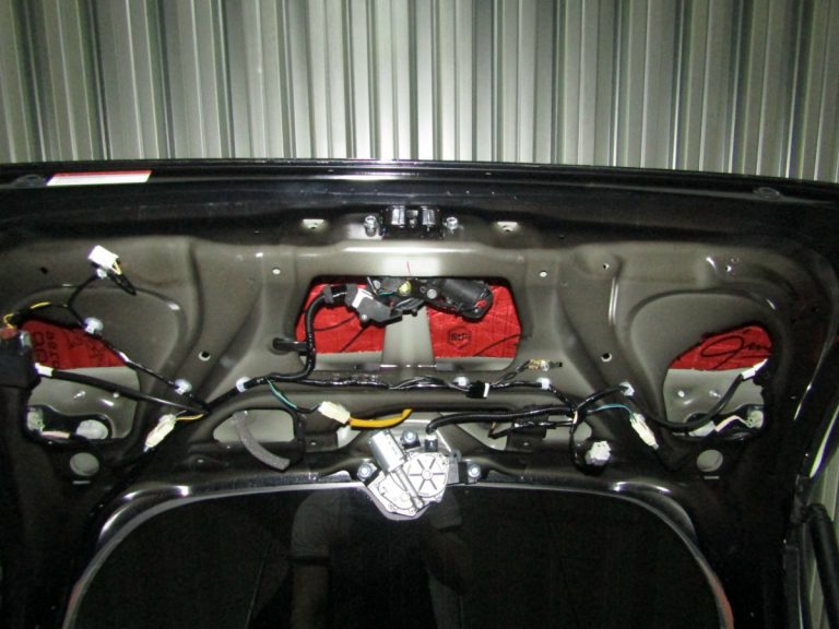 Шумоизоляция Mitsubishi Outlander 4 Stop Shum