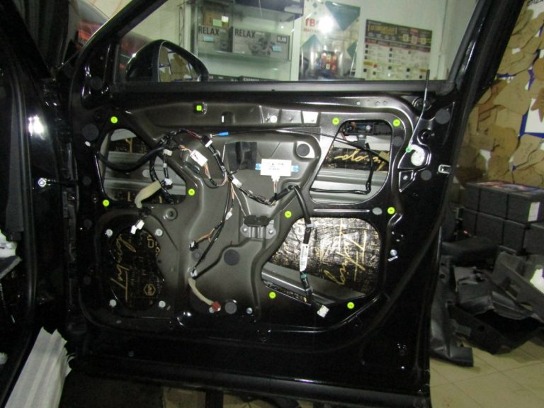 Шумоизоляция Mitsubishi Outlander 4 Stop Shum