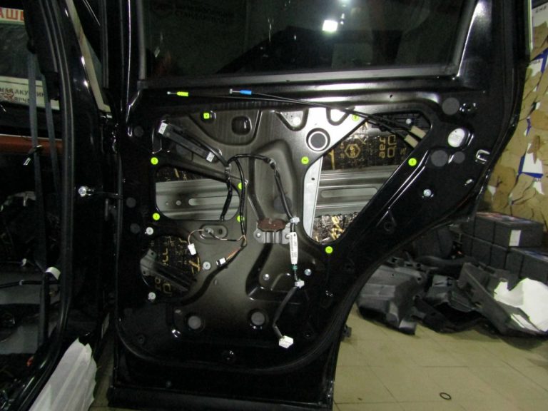 Шумоизоляция Mitsubishi Outlander 4 Stop Shum