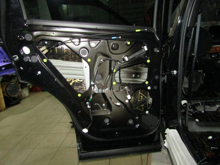 Шумоизоляция Mitsubishi Outlander 4 Stop Shum