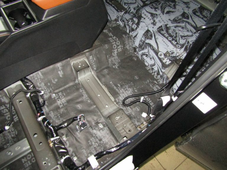 Шумоизоляция Mitsubishi Outlander 4 Stop Shum