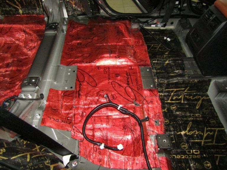 Шумоизоляция Mitsubishi Outlander 4 Stop Shum