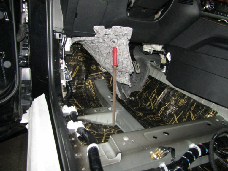 Шумоизоляция Mitsubishi Outlander 4 Stop Shum