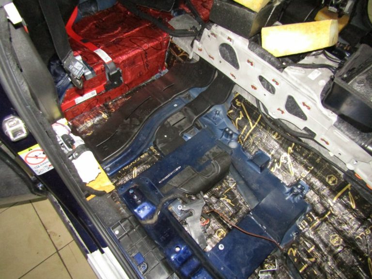Шумоизоляция Audi A8 Stop Shum