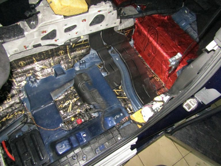 Шумоизоляция Audi A8 Stop Shum