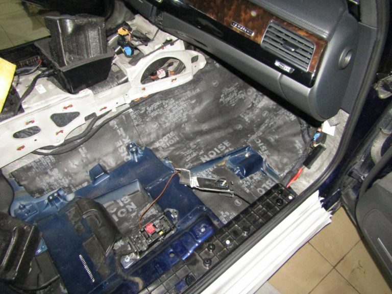Шумоизоляция Audi A8 Stop Shum