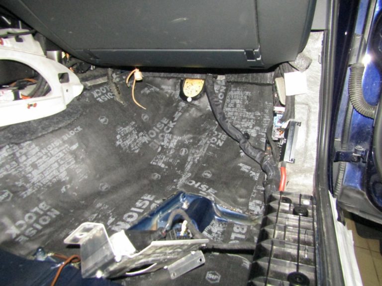 Шумоизоляция Audi A8 Stop Shum