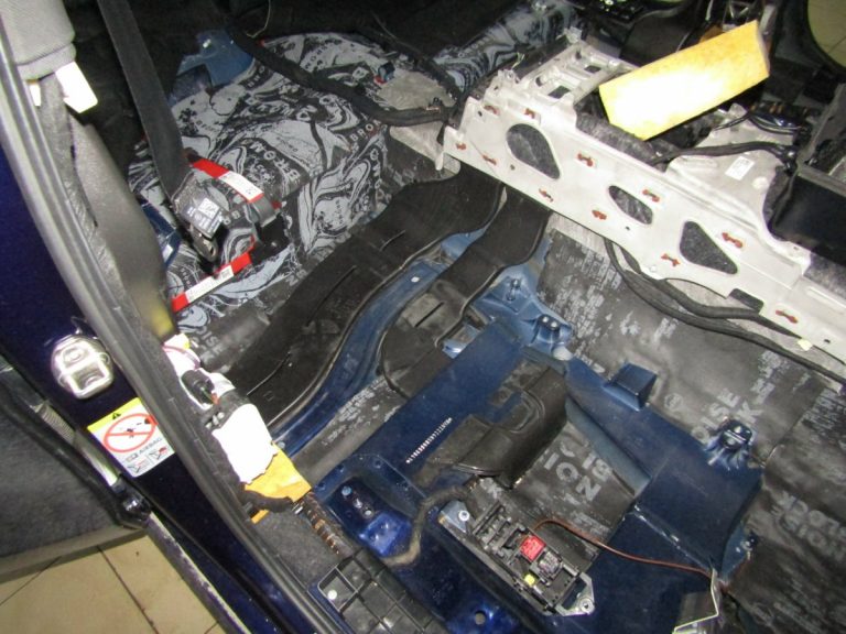 Шумоизоляция Audi A8 Stop Shum