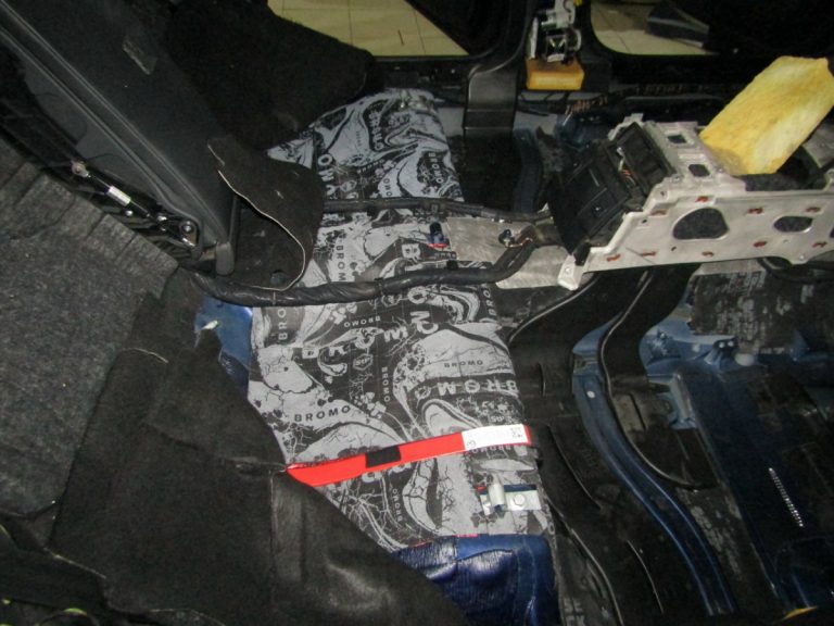Шумоизоляция Audi A8 Stop Shum