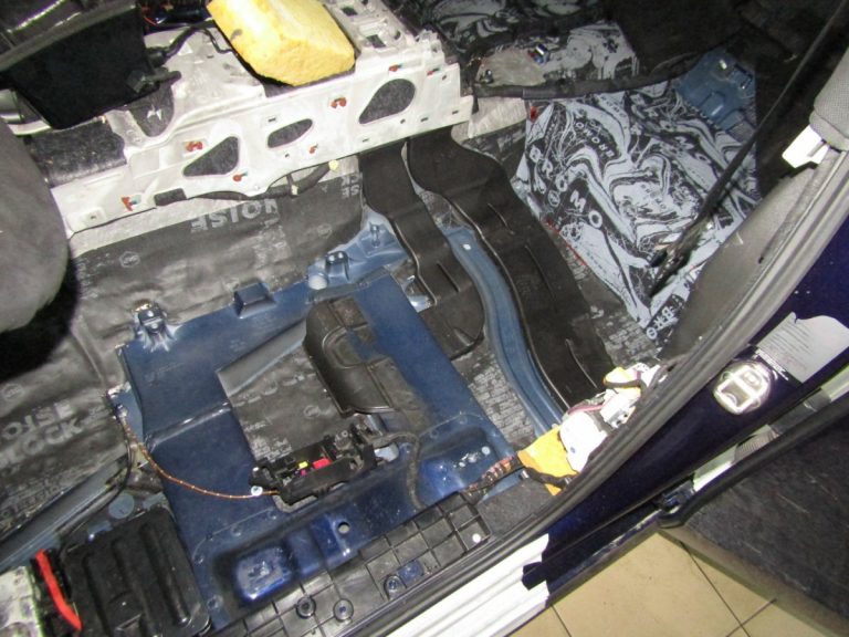 Шумоизоляция Audi A8 Stop Shum