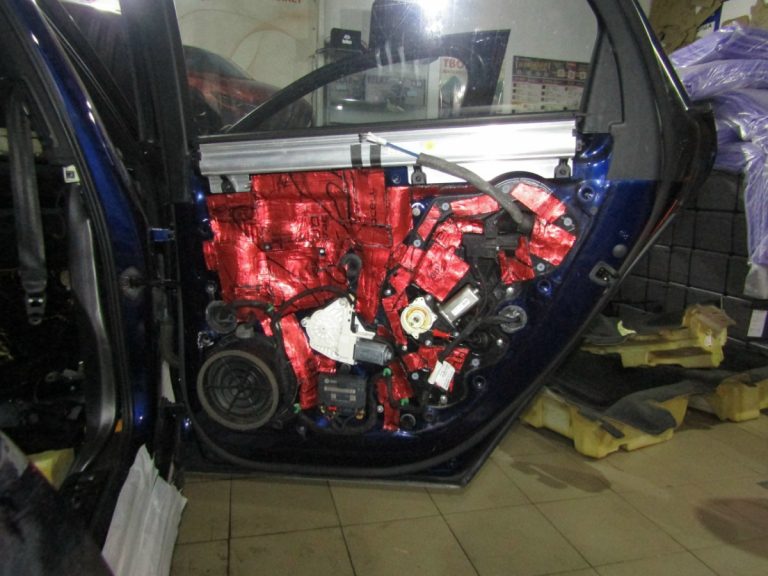 Шумоизоляция Audi A8 Stop Shum