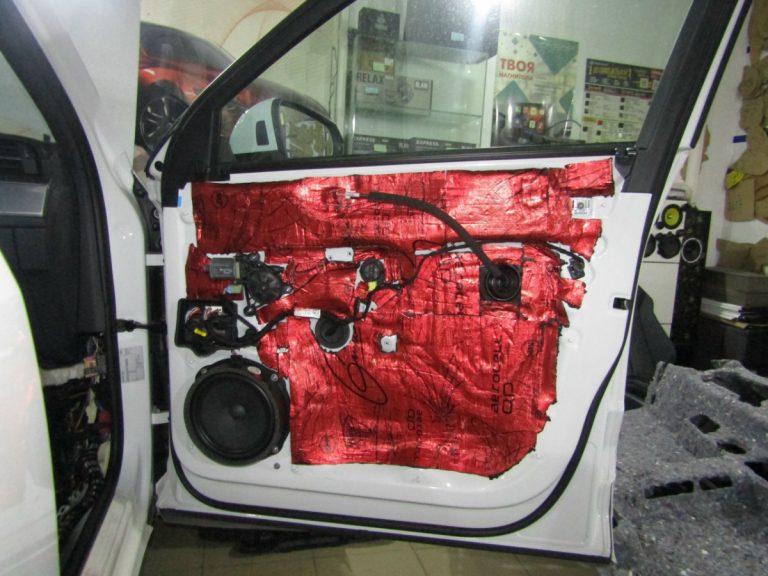 Шумоизоляция Audi Q3 Stop Shum