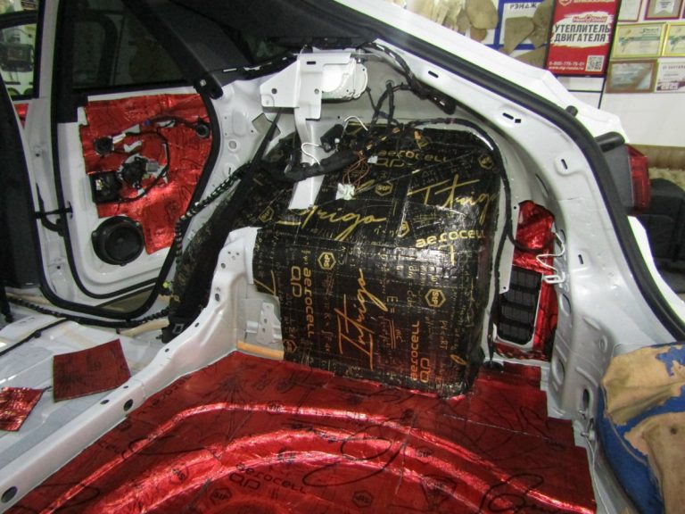 Шумоизоляция Audi Q3 Stop Shum