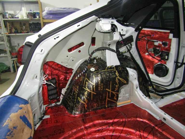 Шумоизоляция Audi Q3 Stop Shum