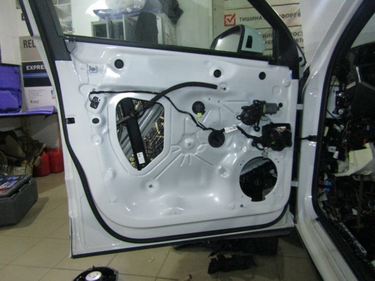 Шумоизоляция Audi Q3 Stop Shum