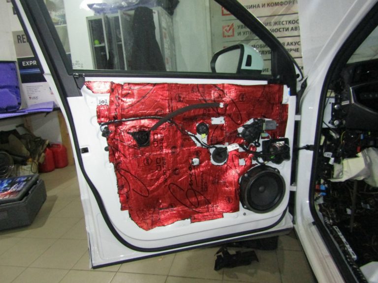 Шумоизоляция Audi Q3 Stop Shum
