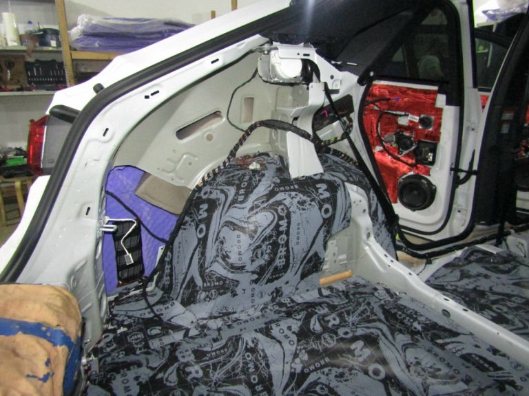 Шумоизоляция Audi Q3 Stop Shum