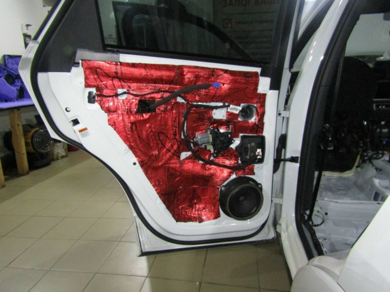 Шумоизоляция Audi Q3 Stop Shum