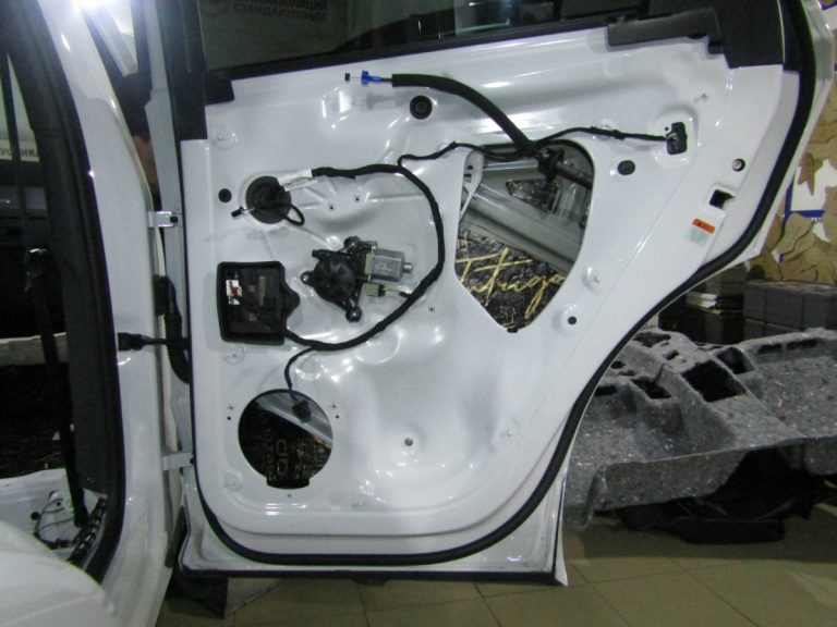 Шумоизоляция Audi Q3 Stop Shum
