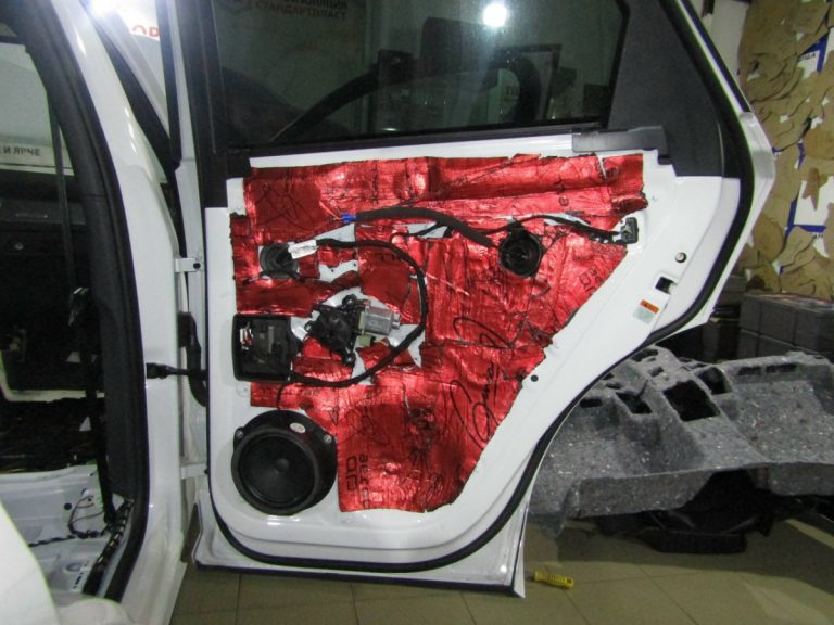 Шумоизоляция Audi Q3 Stop Shum